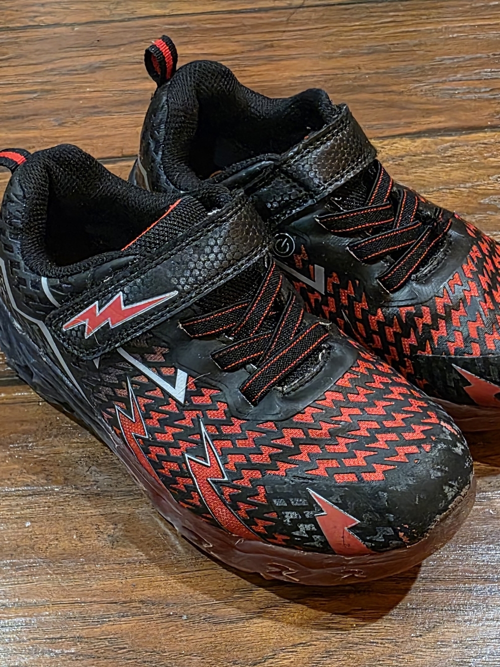 Athletic Works Kids Geometric Sneakers Sz 1